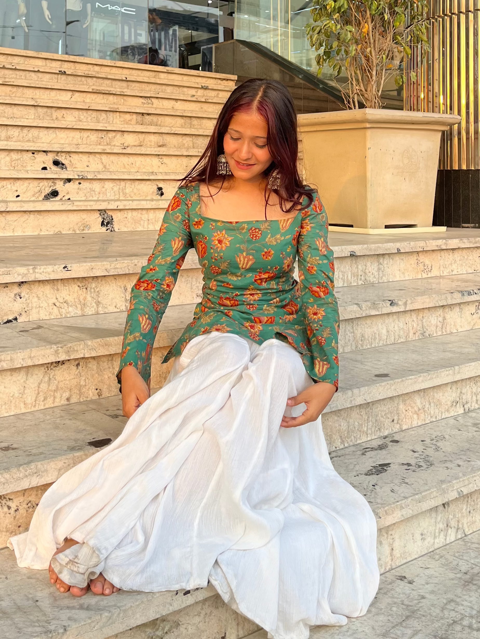 Noor-नूर